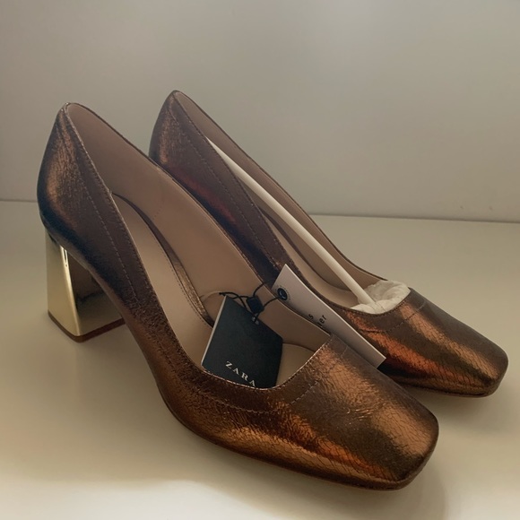 Zara Shoes - Zara square-toed pumps